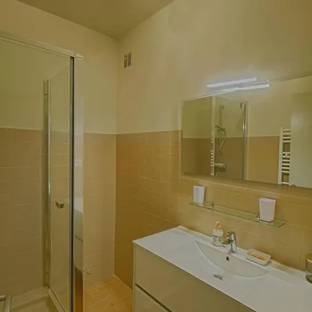 Cours General Leclerc Apartment *