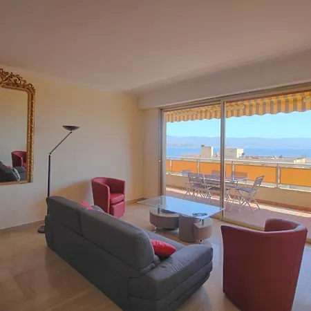 Cours General Leclerc Apartment