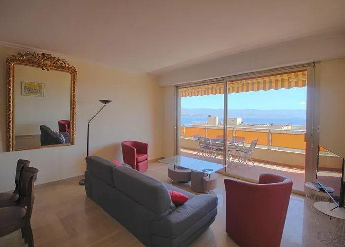 Cours General Leclerc Apartment